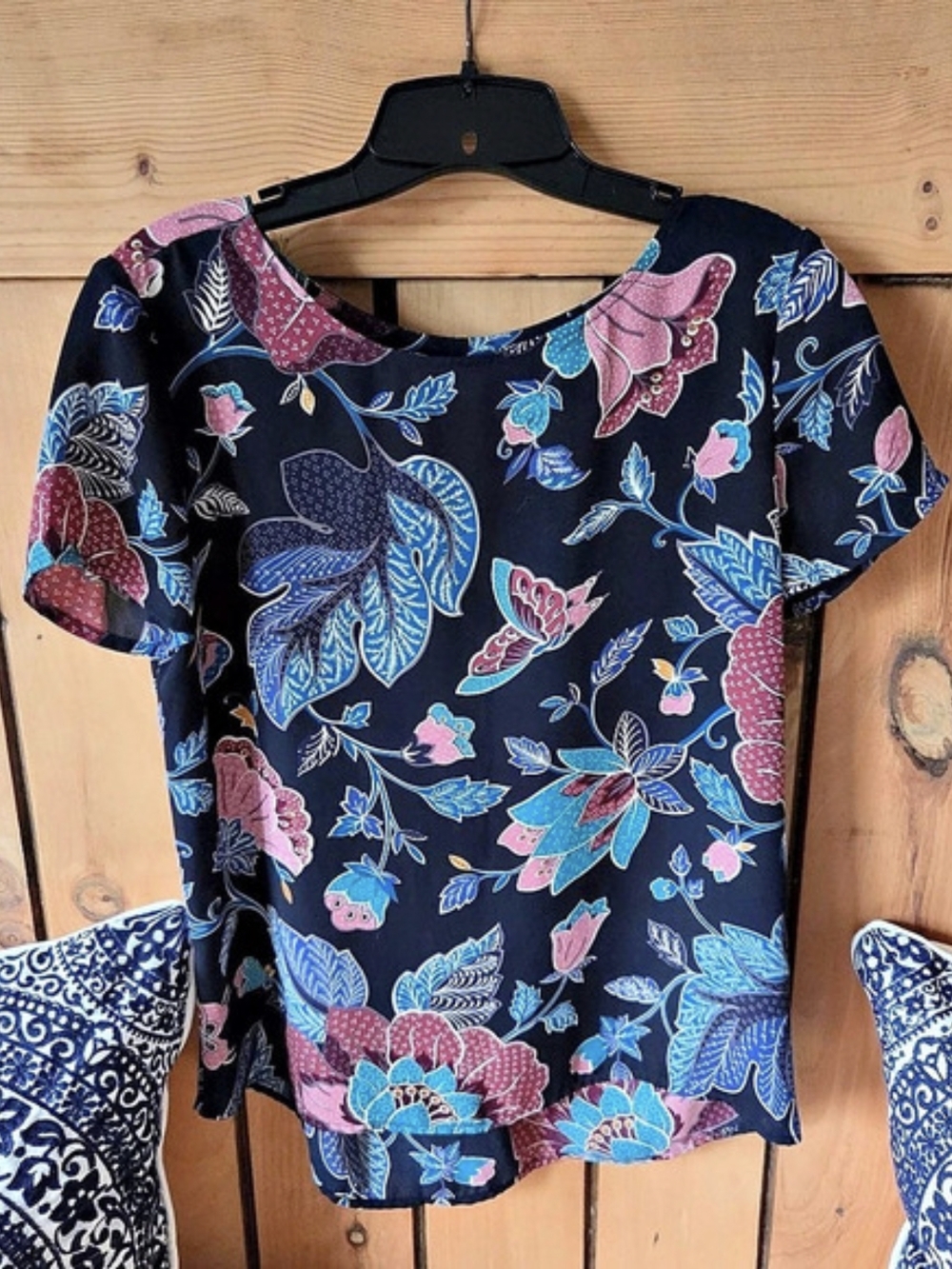 LOFT Floral Short Sleeve Blouse in Navy Blue And Pink Like New Size Small